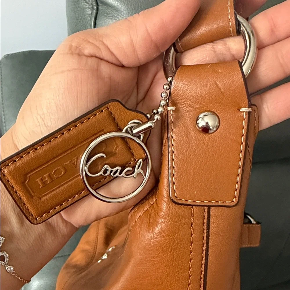 Coach Vintage F17116 Tan Leather Messenger /Hobo Bag 🎀🎀🎀